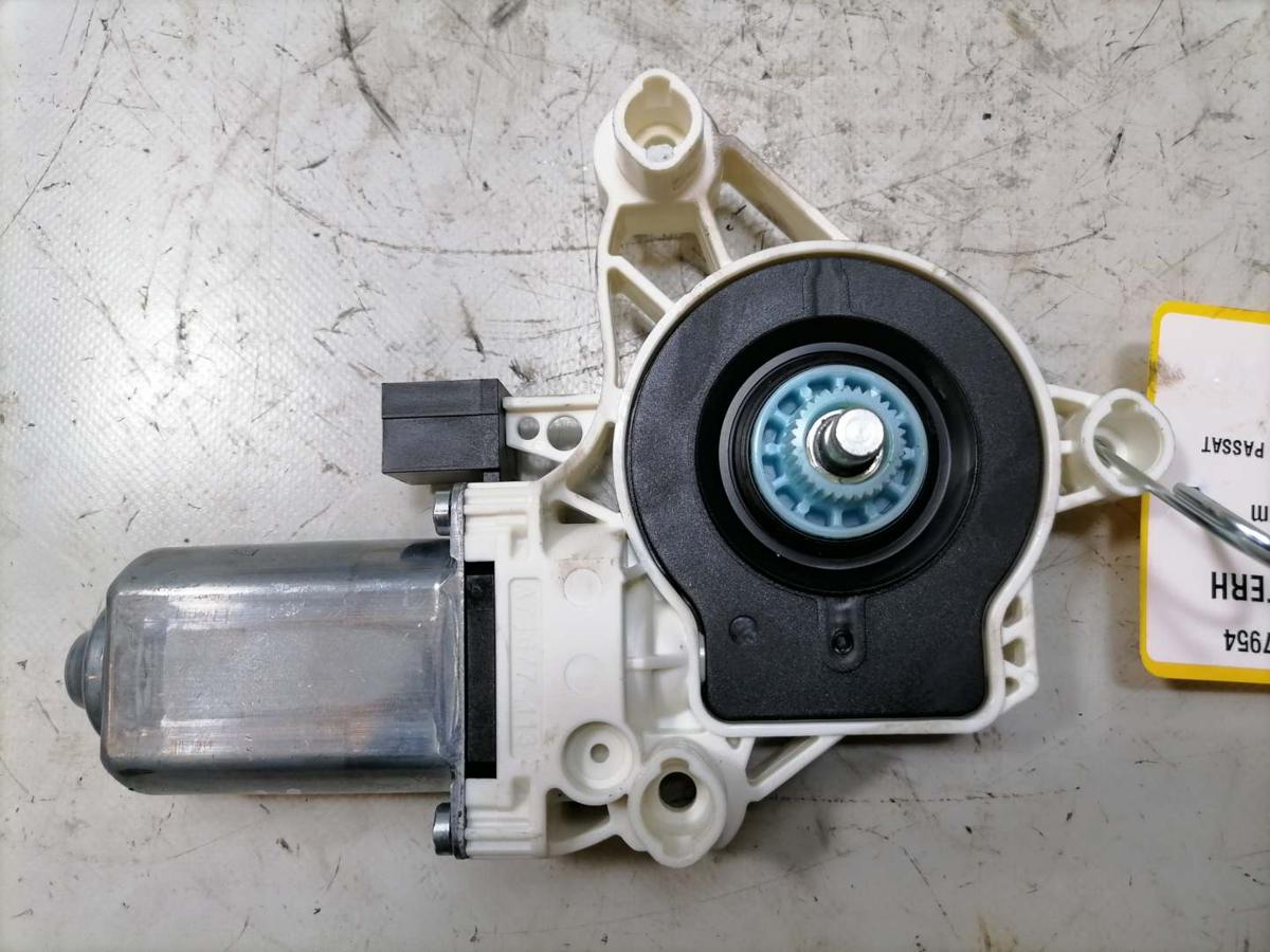 VW Passat B9 original Fensterhebermotor vorn links Bj.2024